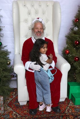 Celebrities take part in the Los Angeles Mission s Annual Thanksgiving Outreach on Skid Row, in Los Angeles, California Featuring: Marisol Argueta Where: Los Angeles, California, United States When: 19 Dec 2025 Credit: Faye s Vision Cover Images EDITORIAL USE ONLY. NOT FOR USE BY NEWSPAPERS BASED IN THE UK. Copyright: xx coverimg55349091