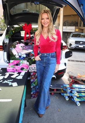 Celebrities take part in the Los Angeles Mission s Annual Thanksgiving Outreach on Skid Row, in Los Angeles, California Featuring: Brandy Ledford Where: Los Angeles, California, United States When: 19 Dec 2025 Credit: Faye s Vision Cover Images EDITORIAL USE ONLY. NOT FOR USE BY NEWSPAPERS BASED IN THE UK. Copyright: xx coverimg55349125
