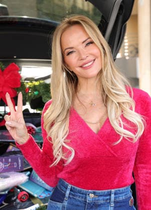 Celebrities take part in the Los Angeles Mission s Annual Thanksgiving Outreach on Skid Row, in Los Angeles, California Featuring: Brandy Ledford Where: Los Angeles, California, United States When: 19 Dec 2025 Credit: Faye s Vision Cover Images EDITORIAL USE ONLY. NOT FOR USE BY NEWSPAPERS BASED IN THE UK. Copyright: xx coverimg55349126