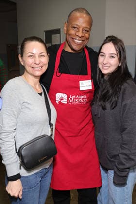Celebrities take part in the Los Angeles Mission s Annual Thanksgiving Outreach on Skid Row, in Los Angeles, California Featuring: Sherman Augustus Where: Los Angeles, California, United States When: 19 Dec 2025 Credit: Faye s Vision Cover Images EDITORIAL USE ONLY. NOT FOR USE BY NEWSPAPERS BASED IN THE UK. Copyright: xx coverimg55349017