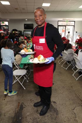 Celebrities take part in the Los Angeles Mission s Annual Thanksgiving Outreach on Skid Row, in Los Angeles, California Featuring: Sherman Augustus Where: Los Angeles, California, United States When: 19 Dec 2025 Credit: Faye s Vision Cover Images EDITORIAL USE ONLY. NOT FOR USE BY NEWSPAPERS BASED IN THE UK. Copyright: xx coverimg55349023