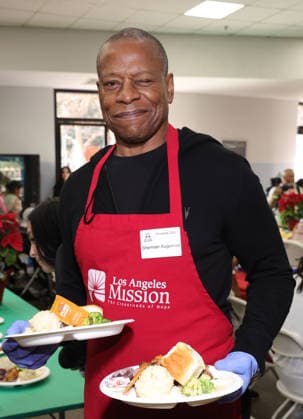 Celebrities take part in the Los Angeles Mission s Annual Thanksgiving Outreach on Skid Row, in Los Angeles, California Featuring: Sherman Augustus Where: Los Angeles, California, United States When: 19 Dec 2025 Credit: Faye s Vision Cover Images EDITORIAL USE ONLY. NOT FOR USE BY NEWSPAPERS BASED IN THE UK. Copyright: xx coverimg55349025