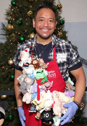 Celebrities take part in the Los Angeles Mission s Annual Thanksgiving Outreach on Skid Row, in Los Angeles, California Featuring: Nick Mendoza Where: Los Angeles, California, United States When: 19 Dec 2025 Credit: Faye s Vision Cover Images EDITORIAL USE ONLY. NOT FOR USE BY NEWSPAPERS BASED IN THE UK. Copyright: xx coverimg55349028