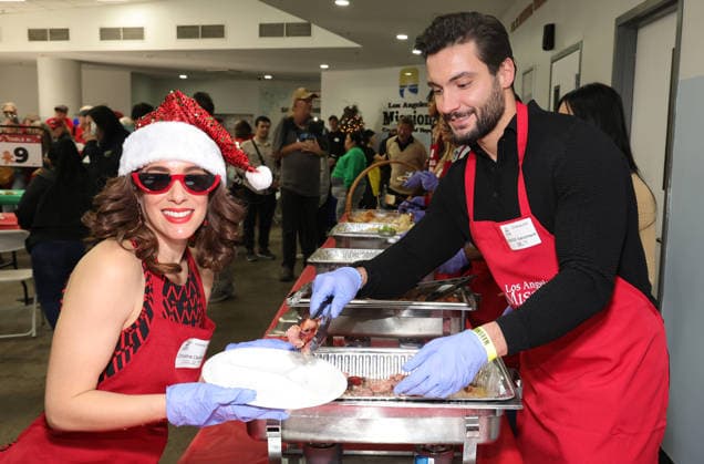 Celebrities take part in the Los Angeles Mission s Annual Thanksgiving Outreach on Skid Row, in Los Angeles, California Featuring: Christina DeRosa, Davide Sanclimenti Where: Los Angeles, California, United States When: 19 Dec 2025 Credit: Faye s Vision Cover Images EDITORIAL USE ONLY. NOT FOR USE BY NEWSPAPERS BASED IN THE UK. Copyright: xx coverimg55349040