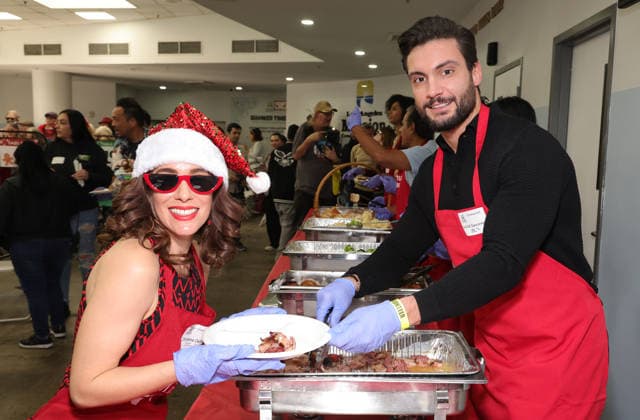 Celebrities take part in the Los Angeles Mission s Annual Thanksgiving Outreach on Skid Row, in Los Angeles, California Featuring: Christina DeRosa, Davide Sanclimenti Where: Los Angeles, California, United States When: 19 Dec 2025 Credit: Faye s Vision Cover Images EDITORIAL USE ONLY. NOT FOR USE BY NEWSPAPERS BASED IN THE UK. Copyright: xx coverimg55349041