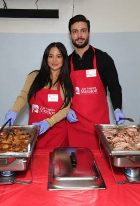 Celebrities take part in the Los Angeles Mission s Annual Thanksgiving Outreach on Skid Row, in Los Angeles, California Featuring: Iris Au, Davide Sanclimenti Where: Los Angeles, California, United States When: 19 Dec 2025 Credit: Faye s Vision Cover Images EDITORIAL USE ONLY. NOT FOR USE BY NEWSPAPERS BASED IN THE UK. Copyright: xx coverimg55349046