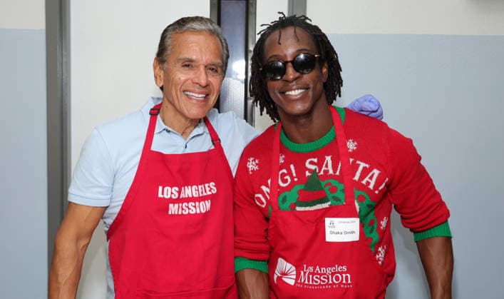 Celebrities take part in the Los Angeles Mission s Annual Thanksgiving Outreach on Skid Row, in Los Angeles, California Featuring: Antonio Villaraigosa, Shaka Smith Where: Los Angeles, California, United States When: 19 Dec 2025 Credit: Faye s Vision Cover Images EDITORIAL USE ONLY. NOT FOR USE BY NEWSPAPERS BASED IN THE UK. Copyright: xx coverimg55349060