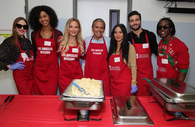 Celebrities take part in the Los Angeles Mission s Annual Thanksgiving Outreach on Skid Row, in Los Angeles, California Featuring: Charis Michelsen, Brandy Ledford, Antonio Villaraigosa, Iris Au, Davide Sanclimenti, Shaka Smith Where: Los Angeles, California, United States When: 19 Dec 2025 Credit: Faye s Vision Cover Images EDITORIAL USE ONLY. NOT FOR USE BY NEWSPAPERS BASED IN THE UK. Copyright: xx coverimg55349065
