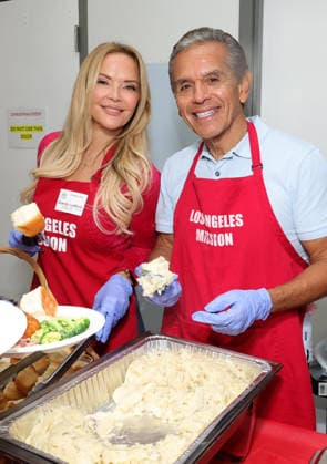 Celebrities take part in the Los Angeles Mission s Annual Thanksgiving Outreach on Skid Row, in Los Angeles, California Featuring: Brandy Ledford, Antonio Villaraigosa Where: Los Angeles, California, United States When: 19 Dec 2025 Credit: Faye s Vision Cover Images EDITORIAL USE ONLY. NOT FOR USE BY NEWSPAPERS BASED IN THE UK. Copyright: xx coverimg55348982