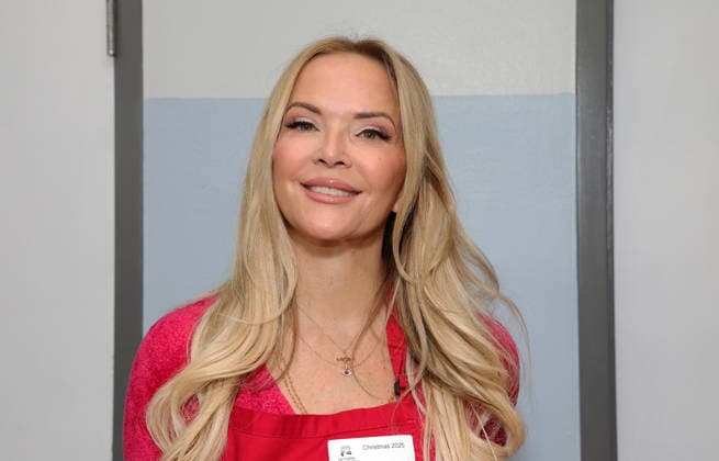 Celebrities take part in the Los Angeles Mission s Annual Thanksgiving Outreach on Skid Row, in Los Angeles, California Featuring: Brandy Ledford Where: Los Angeles, California, United States When: 19 Dec 2025 Credit: Faye s Vision Cover Images EDITORIAL USE ONLY. NOT FOR USE BY NEWSPAPERS BASED IN THE UK. Copyright: xx coverimg55348987