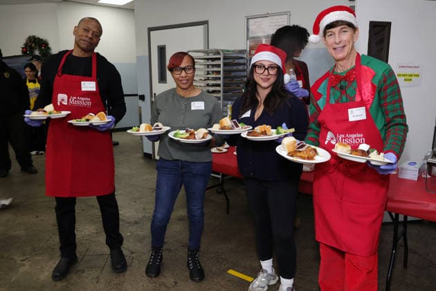 Celebrities take part in the Los Angeles Mission s Annual Thanksgiving Outreach on Skid Row, in Los Angeles, California Featuring: Sherman Augustus, Kesy Henry, BJ Korros Where: Los Angeles, California, United States When: 19 Dec 2025 Credit: Faye s Vision Cover Images EDITORIAL USE ONLY. NOT FOR USE BY NEWSPAPERS BASED IN THE UK. Copyright: xx coverimg55348989