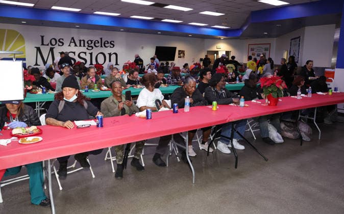 Celebrities take part in the Los Angeles Mission s Annual Thanksgiving Outreach on Skid Row, in Los Angeles, California Featuring: Atmosphere Where: Los Angeles, California, United States When: 19 Dec 2025 Credit: Faye s Vision Cover Images EDITORIAL USE ONLY. NOT FOR USE BY NEWSPAPERS BASED IN THE UK. Copyright: xx coverimg55348994