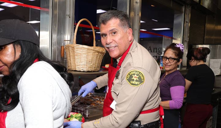 Celebrities take part in the Los Angeles Mission s Annual Thanksgiving Outreach on Skid Row, in Los Angeles, California Featuring: Sheriff Robert G. Luna Where: Los Angeles, California, United States When: 19 Dec 2025 Credit: Faye s Vision Cover Images EDITORIAL USE ONLY. NOT FOR USE BY NEWSPAPERS BASED IN THE UK. Copyright: xx coverimg55348997