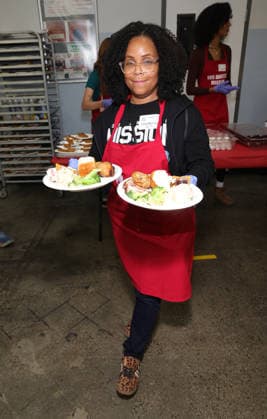 Celebrities take part in the Los Angeles Mission s Annual Thanksgiving Outreach on Skid Row, in Los Angeles, California Featuring: Erica McCool Where: Los Angeles, California, United States When: 19 Dec 2025 Credit: Faye s Vision Cover Images EDITORIAL USE ONLY. NOT FOR USE BY NEWSPAPERS BASED IN THE UK. Copyright: xx coverimg55349011