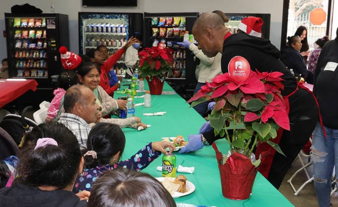 Celebrities take part in the Los Angeles Mission s Annual Thanksgiving Outreach on Skid Row, in Los Angeles, California Featuring: Sherman Augustus Where: Los Angeles, California, United States When: 19 Dec 2025 Credit: Faye s Vision Cover Images EDITORIAL USE ONLY. NOT FOR USE BY NEWSPAPERS BASED IN THE UK. Copyright: xx coverimg55349015
