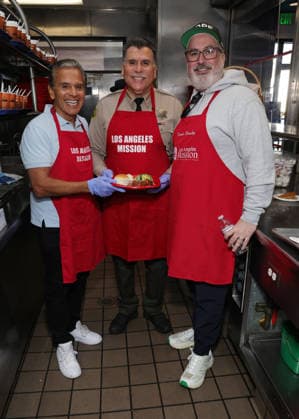 Celebrities take part in the Los Angeles Mission s Annual Thanksgiving Outreach on Skid Row, in Los Angeles, California Featuring: Antonio Villaraigosa, Sheriff Robert G. Luna, Dennis Oleesky Where: Los Angeles, California, United States When: 19 Dec 2025 Credit: Faye s Vision Cover Images EDITORIAL USE ONLY. NOT FOR USE BY NEWSPAPERS BASED IN THE UK. Copyright: xx coverimg55348958