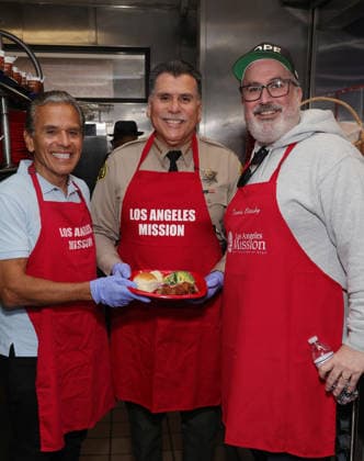 Celebrities take part in the Los Angeles Mission s Annual Thanksgiving Outreach on Skid Row, in Los Angeles, California Featuring: Antonio Villaraigosa, Sheriff Robert G. Luna, Dennis Oleesky Where: Los Angeles, California, United States When: 19 Dec 2025 Credit: Faye s Vision Cover Images EDITORIAL USE ONLY. NOT FOR USE BY NEWSPAPERS BASED IN THE UK. Copyright: xx coverimg55348959