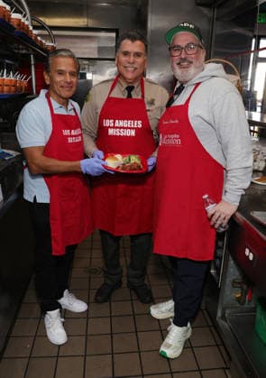 Celebrities take part in the Los Angeles Mission s Annual Thanksgiving Outreach on Skid Row, in Los Angeles, California Featuring: Antonio Villaraigosa, Sheriff Robert G. Luna, Dennis Oleesky Where: Los Angeles, California, United States When: 19 Dec 2025 Credit: Faye s Vision Cover Images EDITORIAL USE ONLY. NOT FOR USE BY NEWSPAPERS BASED IN THE UK. Copyright: xx coverimg55348960