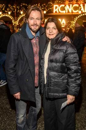 abb Andreas Pietschmann and Jasmin Tabatabai pair of actors at the premiere of the 21 Roncalli Weihnachtscircus at the Tempodrom Berlin, on 19 12 2025 in Berlin Berlin Germany