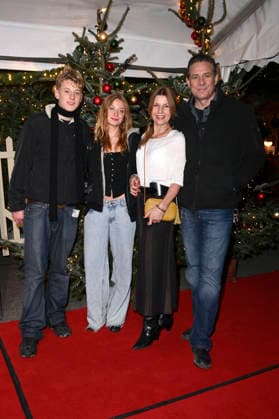 Sascha Vollmer with his wife Jennifer and their children John and Manisha at the premiere of the 21 Original Roncalli Weihnachtscircus 2025 at the Tempodrom Berlin, 19 12 2025 Foto:xN.xKubelkax xFuturexImagex roncalli_5208