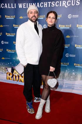 Felix von Jascheroff with partner Alexandra Sophie Winterberg at the premiere of the 21 Original Roncalli Weihnachtscircus 2025 at the Tempodrom Berlin, 19 12 2025 Foto:xN.xKubelkax xFuturexImagex roncalli_5209