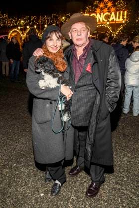 abb Meret Becker and Ben Becker with dog Actors at the premiere of the 21 Roncalli Weihnachtscircus at the Tempodrom Berlin, on 19 12 2025 in Berlin Berlin Germany