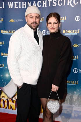 Felix von Jascheroff with partner Alexandra Sophie Winterberg at the premiere of the 21 Original Roncalli Weihnachtscircus 2025 at the Tempodrom Berlin, 19 12 2025 Foto:xN.xKubelkax xFuturexImagex roncalli_5210
