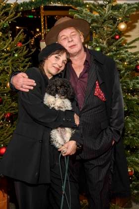 abb Meret Becker and Ben Becker with dog Actors at the premiere of the 21 Roncalli Weihnachtscircus at the Tempodrom Berlin, on 19 12 2025 in Berlin Berlin Germany
