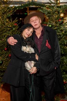 abb Meret Becker and Ben Becker with dog Actors at the premiere of the 21 Roncalli Weihnachtscircus at the Tempodrom Berlin, on 19 12 2025 in Berlin Berlin Germany
