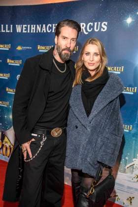 abb Alec Völkel and Johanna Völkel Voelkel couple musicians at the premiere of the 21 Roncalli Weihnachtscircus at the Tempodrom Berlin, on 19 12 2025 in Berlin Berlin Germany