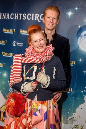 abb Enie van de Meiklokjes and Tobias Staebo Presenter Paar Freund at the premiere of the 21 Roncalli Weihnachtscircus at the Tempodrom Berlin, on 19 12 2025 in Berlin Berlin Germany