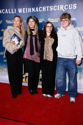 Lisa Maria Potthoff and Jeanette Hain with daughter Malou Hain and guest at the premiere of the 21 Original Roncalli Weihnachtscircus 2025 at the Tempodrom Berlin, 19 12 2025 Foto:xN.xKubelkax xFuturexImagex roncalli_5273