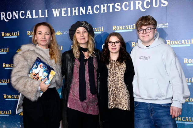 Lisa Maria Potthoff and Jeanette Hain with daughter Malou Hain and guest at the premiere of the 21 Original Roncalli Weihnachtscircus 2025 at the Tempodrom Berlin, 19 12 2025 Foto:xN.xKubelkax xFuturexImagex roncalli_5274