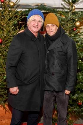 abb August Diehl, Detlev Buck actor Pudelmuetze at the premiere of the 21 Roncalli Weihnachtscircus at the Tempodrom Berlin, on 19 12 2025 in Berlin Berlin Germany