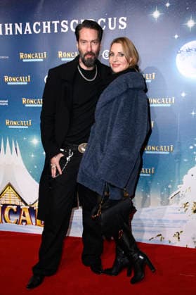 Alec Völkel with his wife Johanna Völkel at the premiere of the 21 Original Roncalli Weihnachtscircus 2025 at the Tempodrom Berlin, 19 12 2025 Foto:xN.xKubelkax xFuturexImagex roncalli_5302