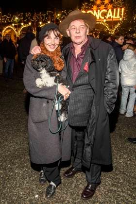 abb Meret Becker and Ben Becker with dog Actors at the premiere of the 21 Roncalli Weihnachtscircus at the Tempodrom Berlin, on 19 12 2025 in Berlin Berlin Germany