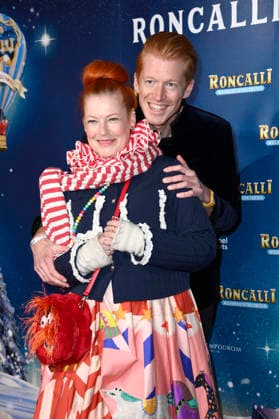 Enie van de Meiklokjes with husband Tobias Staerbo at the premiere of the 21 Original Roncalli Weihnachtscircus 2025 at the Tempodrom Berlin, 19 12 2025 Foto:xN.xKubelkax xFuturexImagex roncalli_5321