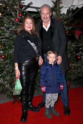 Leander Haußmann with his sister Iris and grandson Fritz at the premiere of the 21 Original Roncalli Weihnachtscircus 2025 at the Tempodrom Berlin, 19 12 2025 Foto:xN.xKubelkax xFuturexImagex roncalli_5335
