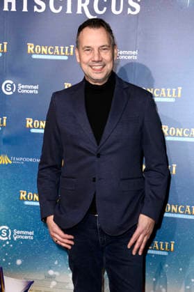 Sebastian Fitzek at the premiere of the 21 Original Roncalli Weihnachtscircus 2025 at the Tempodrom Berlin, 19 12 2025 Foto:xN.xKubelkax xFuturexImagex roncalli_5359