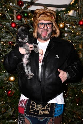 Oliver Polak with his dog Arthur at the premiere of the 21 Original Roncalli Weihnachtscircus 2025 at the Tempodrom Berlin, 19 12 2025 Foto:xN.xKubelkax xFuturexImagex roncalli_5365