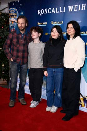 Andreas Pietschmann and Jasmin Tabatabai with their children Johan Anton Pietschmann and Helena Leila Pietschmann at the premiere of the 21 Original Roncalli Weihnachtscircus 2025 at the Tempodrom Berlin, 19 12 2025 Foto:xN.xKubelkax xFuturexImagex roncalli_5376