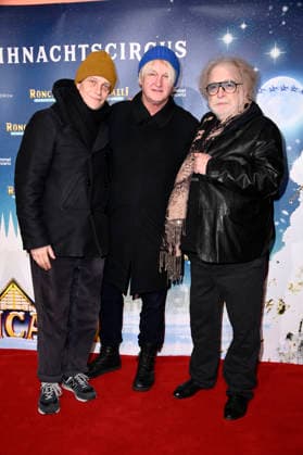 August Diehl, Detlev Buck and Bernhard Paul at the premiere of the 21 Original Roncalli Weihnachtscircus 2025 at the Tempodrom Berlin, 19 12 2025 Foto:xN.xKubelkax xFuturexImagex roncalli_5387