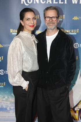 Theresa Kronthaler and Matthias Matschke at the premiere of the 21 Original Roncalli Weihnachtscircus 2025 at the Tempodrom Berlin, 19 12 2025 Foto:xAgenturxWehnertx xGränzdörferx xFuturexImagex roncalli_5401