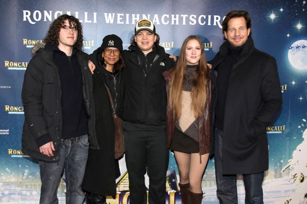 Lennon Heinze, Jackie Brown, Sam Heinze, Lucille Heinze and Thomas Heinze at the premiere of the 21 Original Roncalli Weihnachtscircus 2025 at the Tempodrom Berlin, 19 12 2025 Foto:xAgenturxWehnertx xGränzdörferx xFuturexImagex roncalli_5421