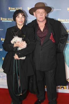 Meret Becker with brother Ben Becker and dog Taxi at the premiere of the 21 Original Roncalli Weihnachtscircus 2025 at the Tempodrom Berlin, 19 12 2025 Foto:xAgenturxWehnertx xGränzdörferx xFuturexImagex roncalli_5441