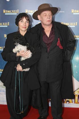 Meret Becker with brother Ben Becker and dog Taxi at the premiere of the 21 Original Roncalli Weihnachtscircus 2025 at the Tempodrom Berlin, 19 12 2025 Foto:xAgenturxWehnertx xGränzdörferx xFuturexImagex roncalli_5442