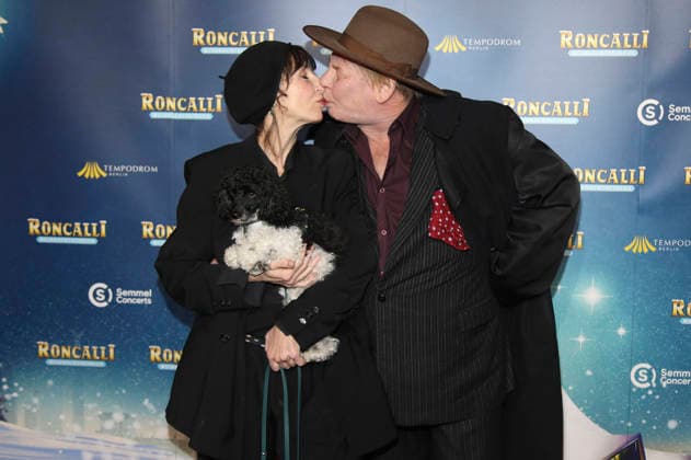 Meret Becker with brother Ben Becker and dog Taxi at the premiere of the 21 Original Roncalli Weihnachtscircus 2025 at the Tempodrom Berlin, 19 12 2025 Foto:xAgenturxWehnertx xGränzdörferx xFuturexImagex roncalli_5444