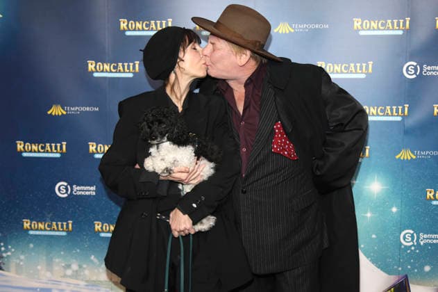 Meret Becker with brother Ben Becker and dog Taxi at the premiere of the 21 Original Roncalli Weihnachtscircus 2025 at the Tempodrom Berlin, 19 12 2025 Foto:xAgenturxWehnertx xGränzdörferx xFuturexImagex roncalli_5445