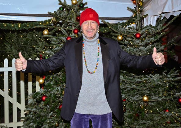 19 12 2025, xlakx, Entertainment, Roncalli Weihnachtscircus v l Reiner Schoene as a guest at the anniversary performance at the premiere of the 21 Original Roncalli Weihnachtscircus at the Tempodrom Berlin Berlin Daniel Lakomski