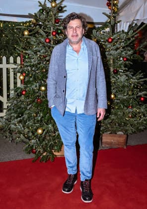 19 12 2025, xlakx, Entertainment, Roncalli Weihnachtscircus v l Hans Jochen Wagner as a guest at the anniversary performance at the premiere of the 21 Original Roncalli Weihnachtscircus at the Tempodrom Berlin Berlin Daniel Lakomski